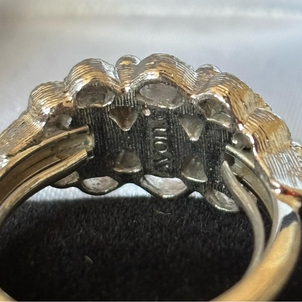 Vintage Avon Purple Amethyst 3 Stone Silver Tone Ring Size 5 - Picture 6 of 7